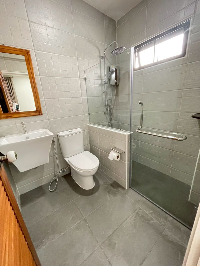 5 卧室 独立房屋 出售 在  - Image 12