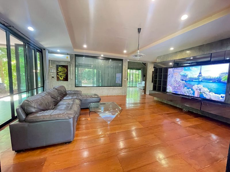 7 卧室 独立房屋 出售 在  - Image 4