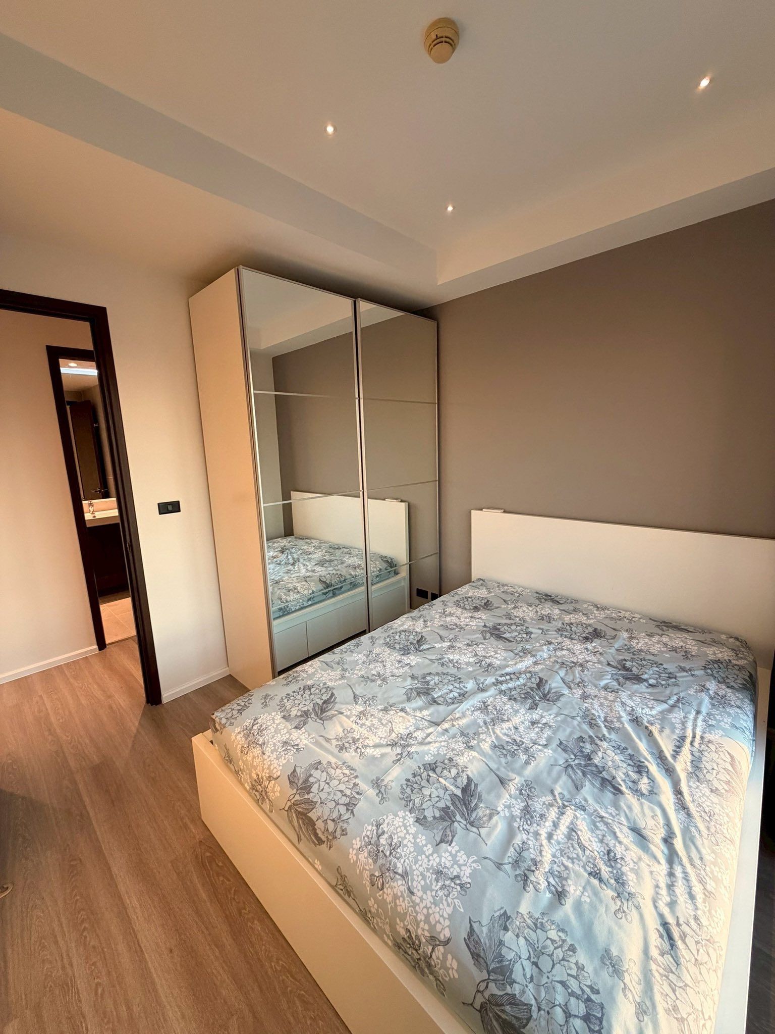 uploads/fd6bd717-700b-4a1c-8bbd-e097bbce9e68/69f103a1-9543-4943-83de-e25df9067415