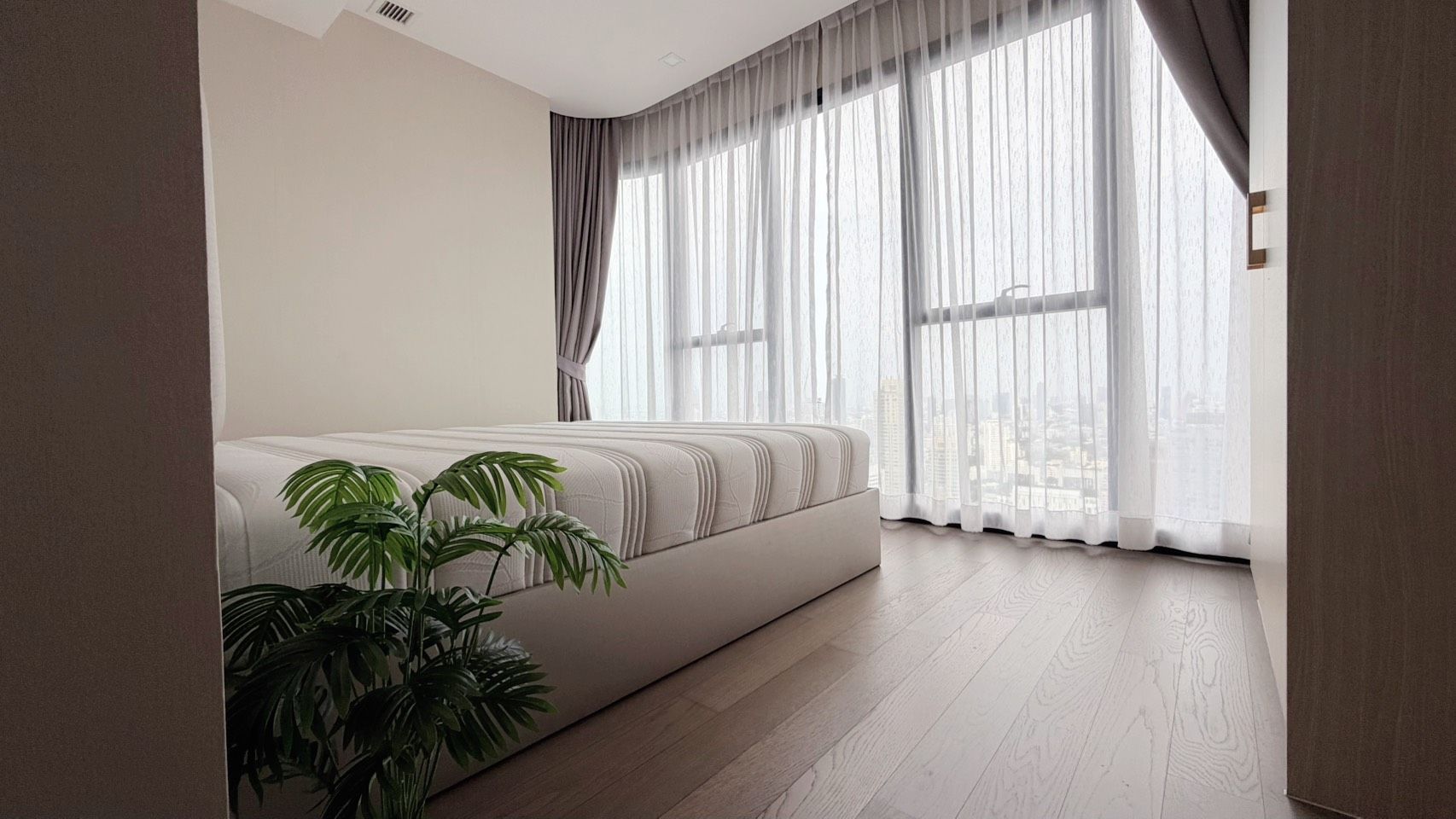 Ashton Asoke - Image 3