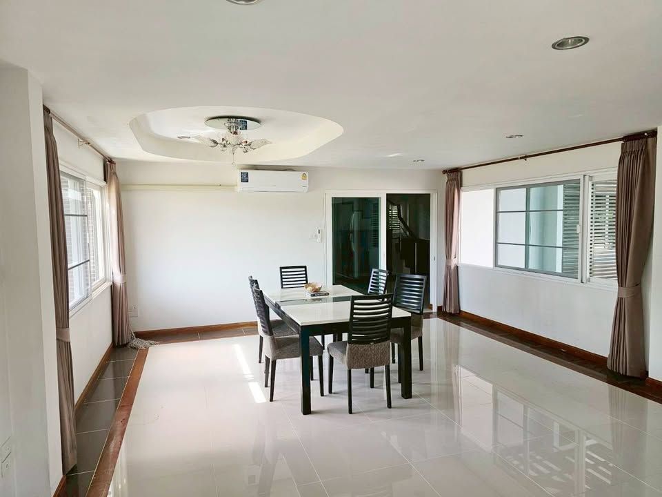 4 卧室 独立房屋 出租 在  - Image 6