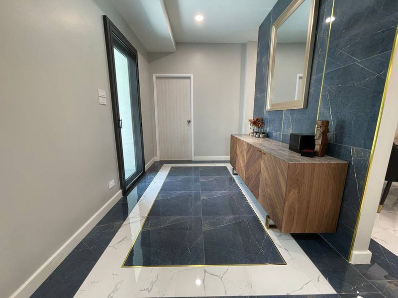 5 卧室 独立房屋 出售 在  - Image 8