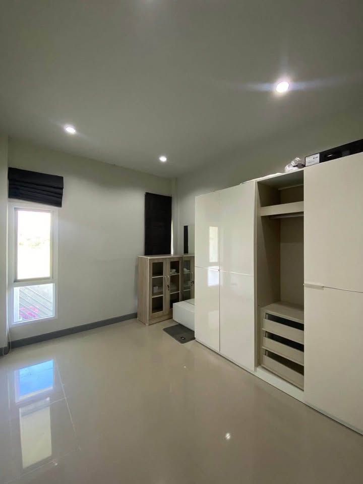 3 卧室 独立房屋 出售 在  - Image 6