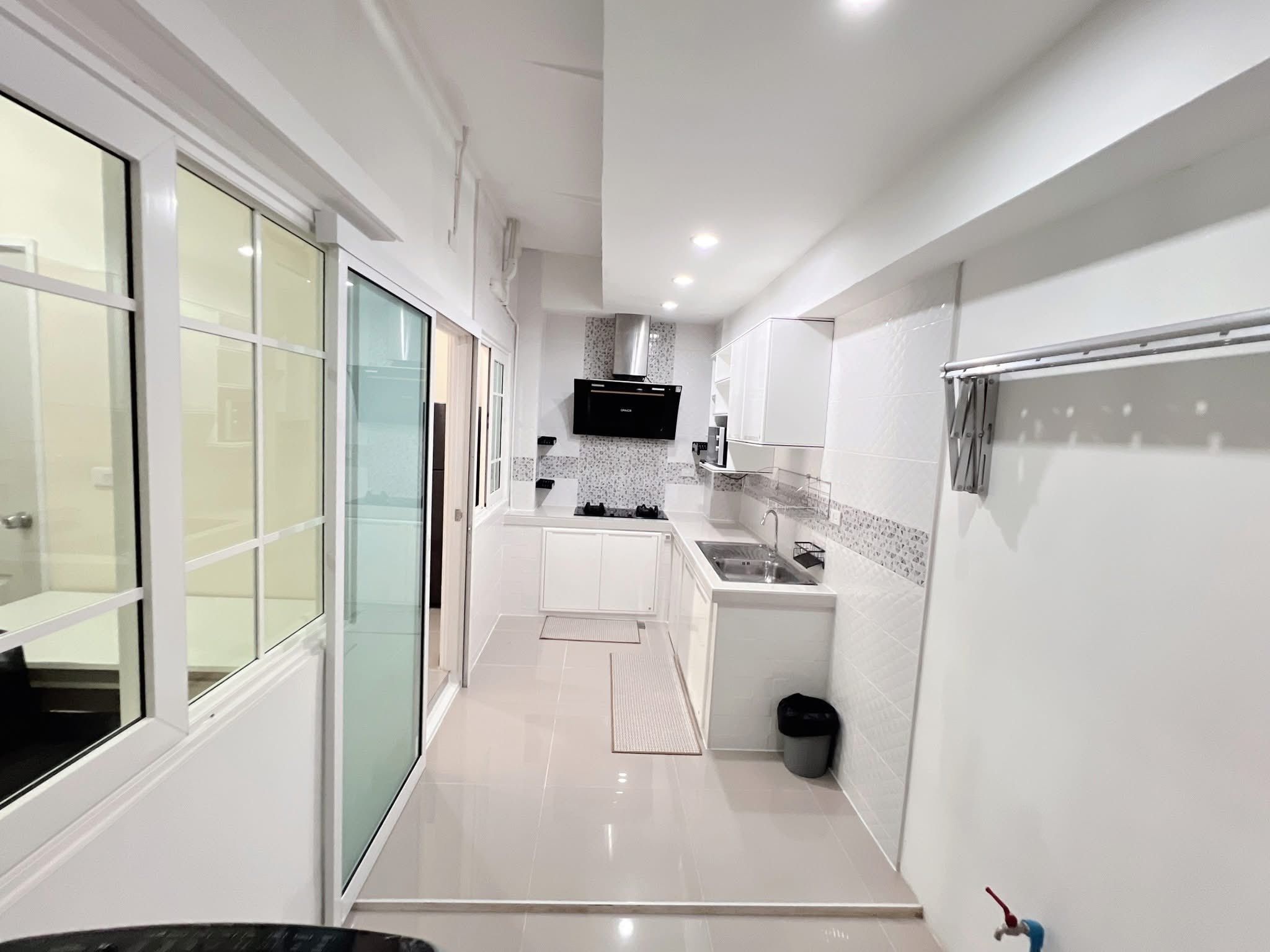 4 卧室 联排别墅 出租 在  - Image 12