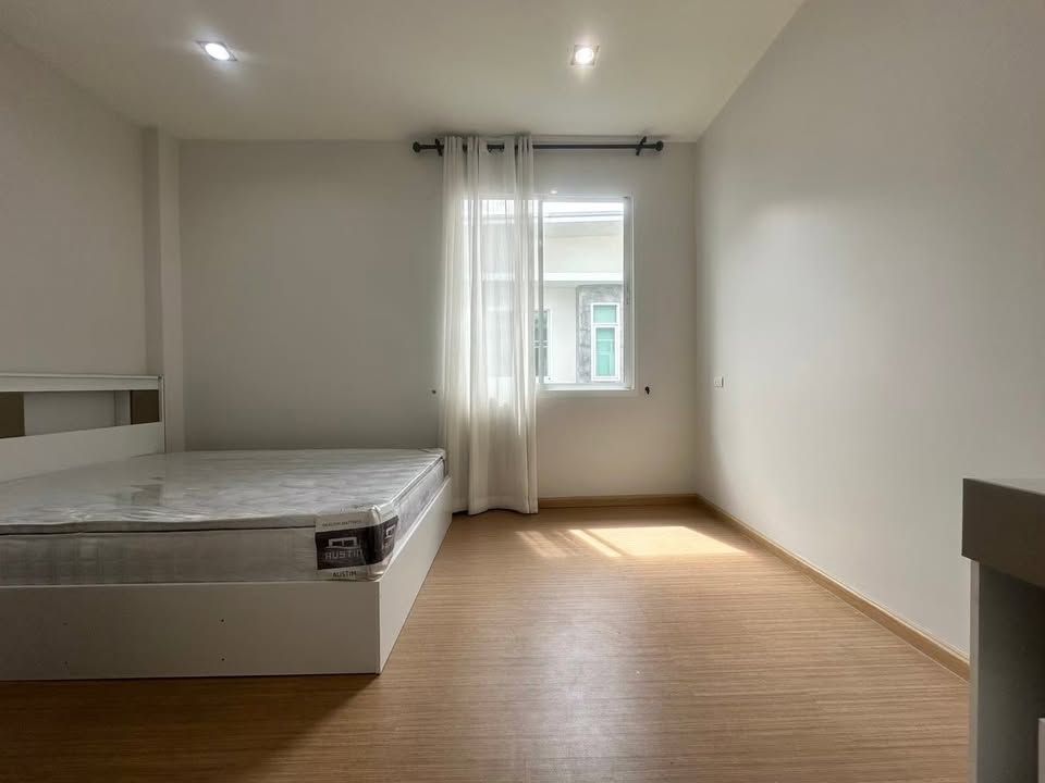 3 卧室 联排别墅 出租 在  - Image 14