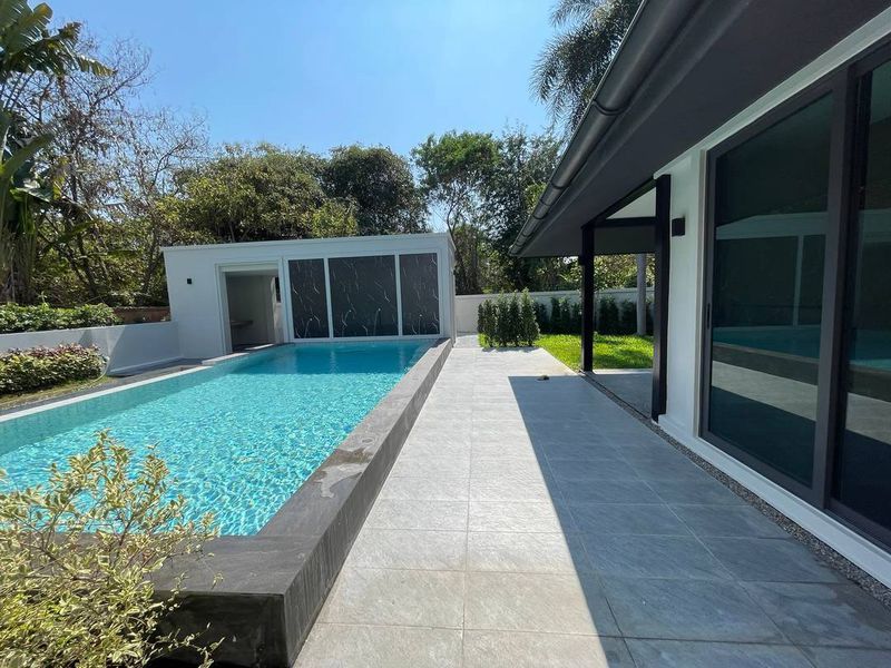 5 卧室 独立房屋 出售 在  - Image 3