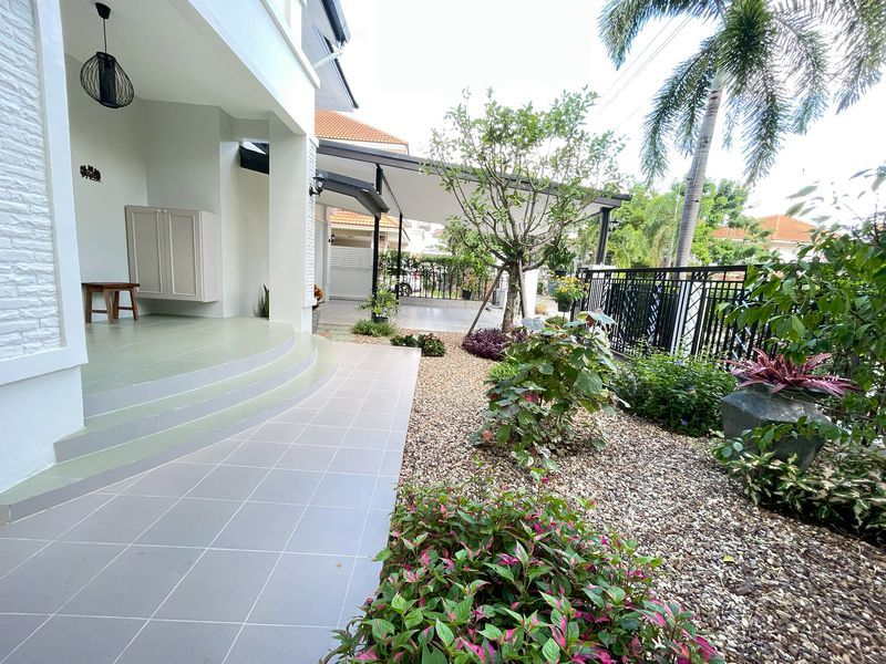 5 卧室 独立房屋 出售 在  - Image 4