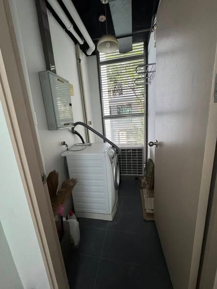 Issara@42 - Image 14