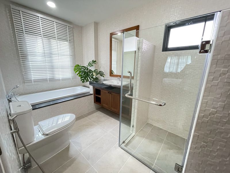 5 卧室 独立房屋 出售 在  - Image 17