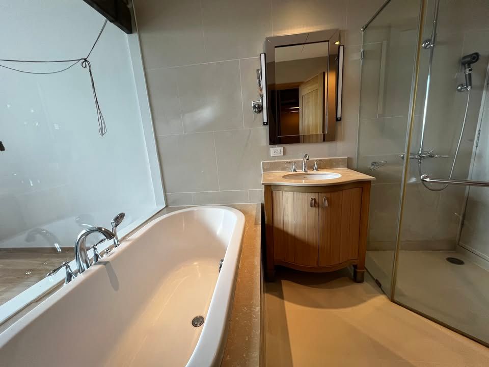 The Empire Place - Image 8