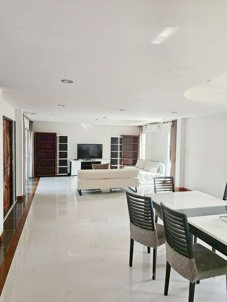 4 卧室 独立房屋 出租 在  - Image 4