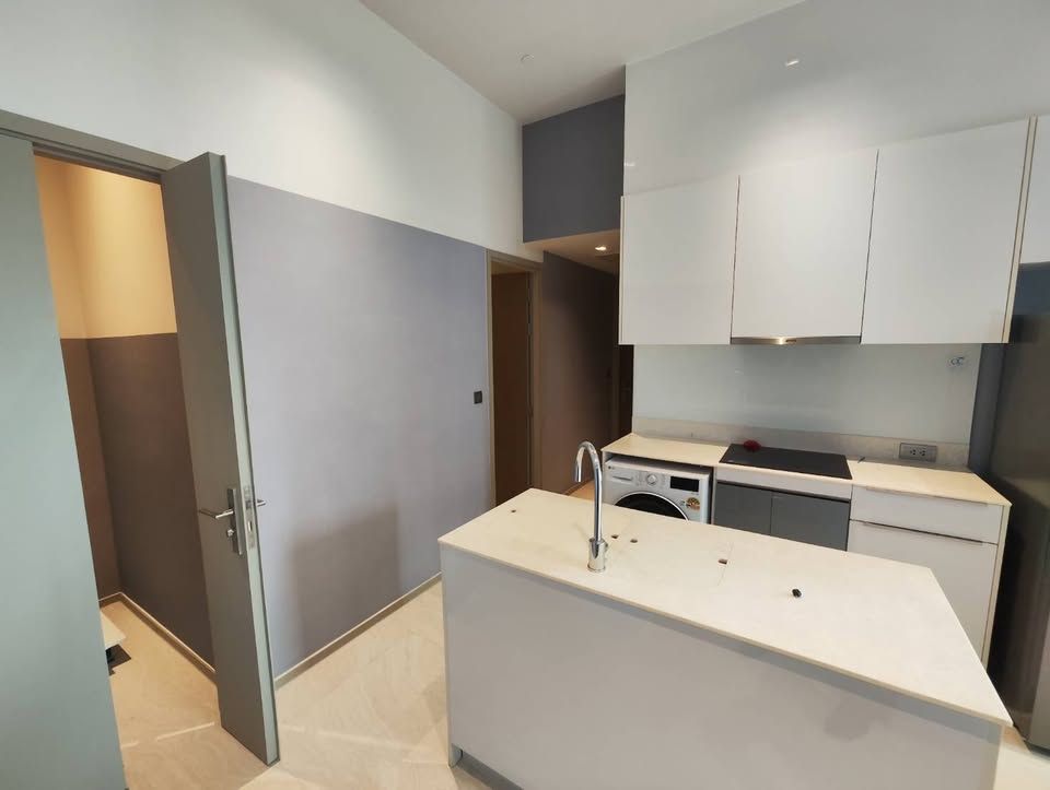 Ashton Silom - Image 14