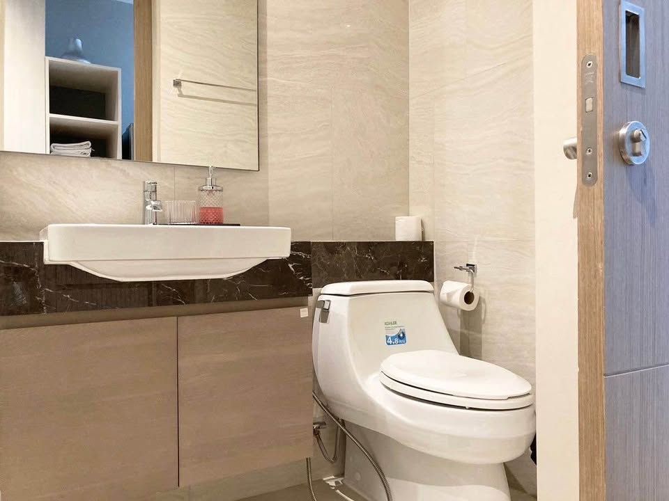 Ashton Silom - Image 5