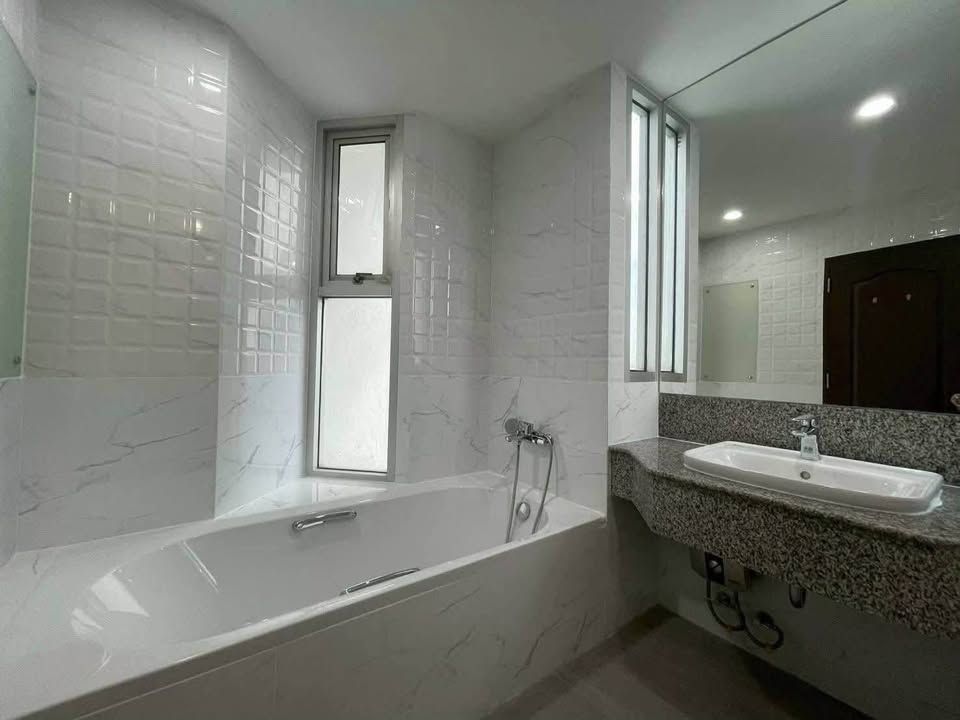 Sathorn House - Image 8