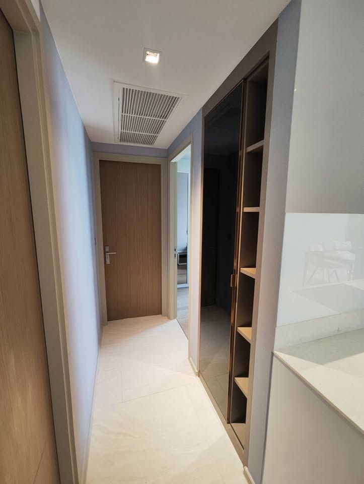 Ashton Silom - Image 13