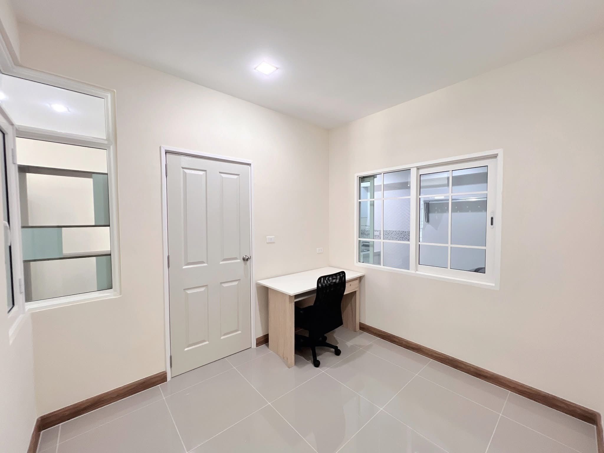 4 卧室 联排别墅 出租 在  - Image 7