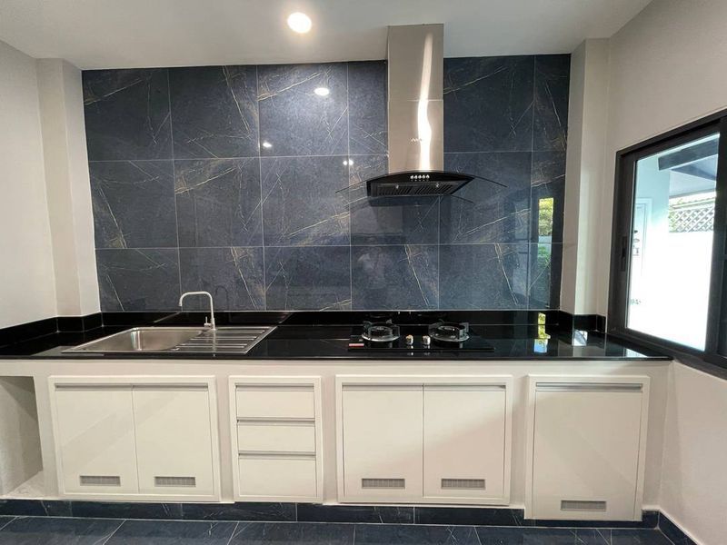 5 卧室 独立房屋 出售 在  - Image 20