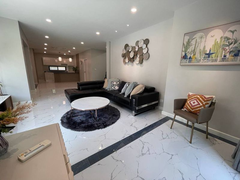 5 卧室 独立房屋 出售 在  - Image 5