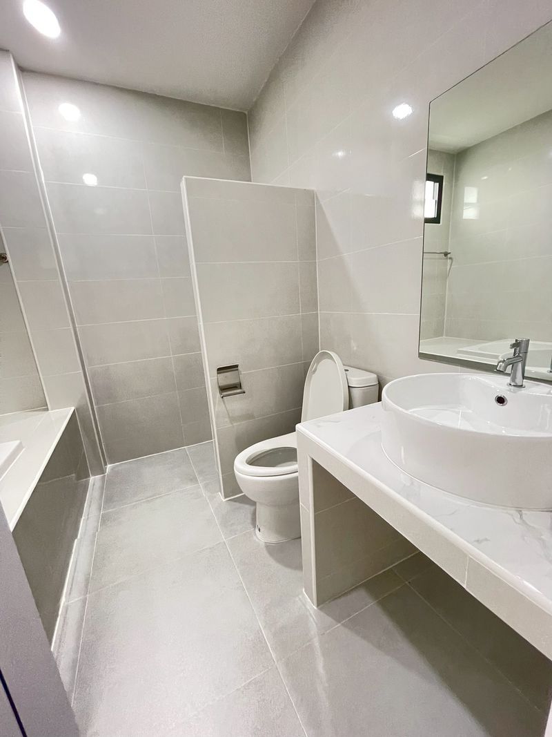 5 卧室 独立房屋 出租 在  - Image 11