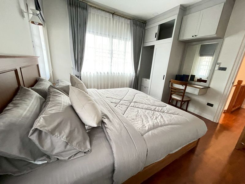 5 卧室 独立房屋 出售 在  - Image 13