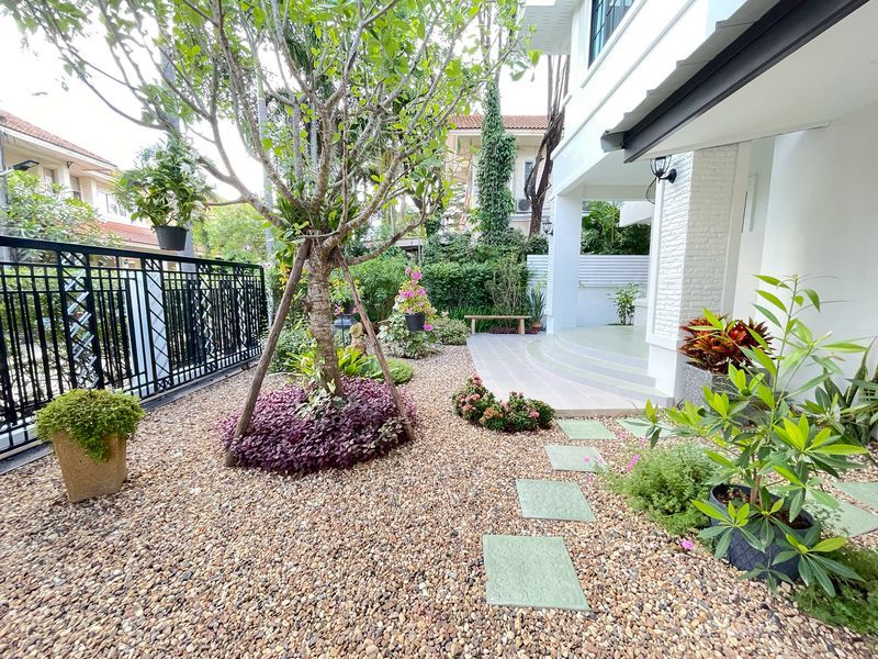 5 卧室 独立房屋 出售 在  - Image 2