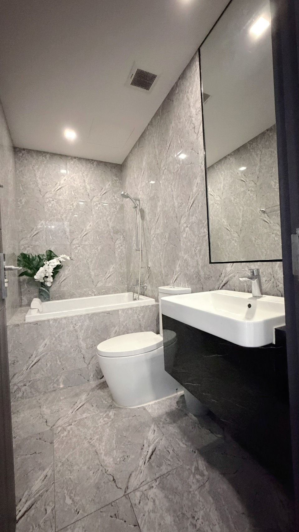 Ashton Asoke - Image 6