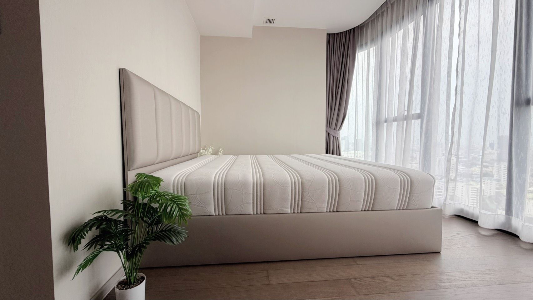 Ashton Asoke - Image 5