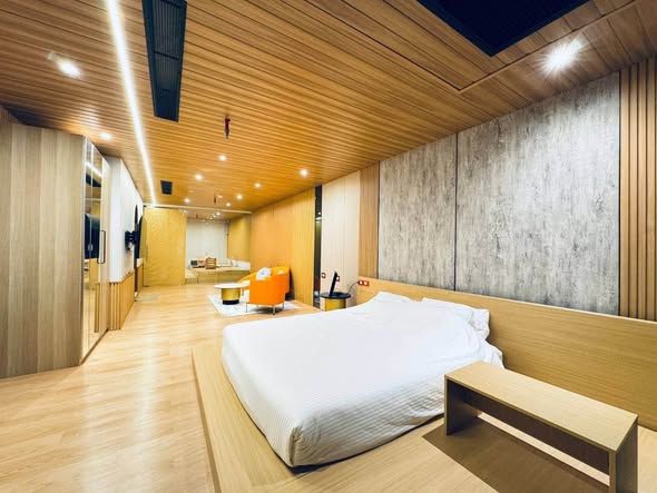 สเตท ทาวเวอร์ - Image 1