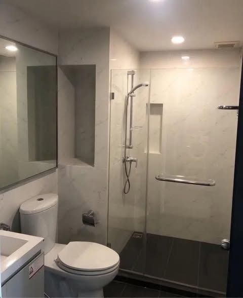 1 卧室 公寓 出租 在  - Image 4