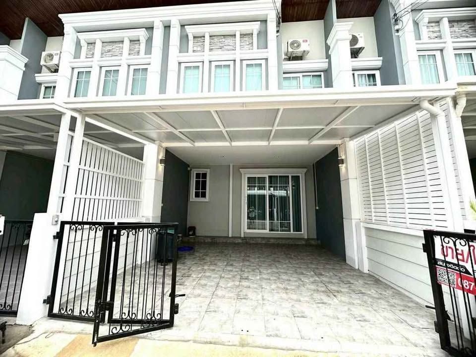 4 卧室 联排别墅 出租 在  - Image 1