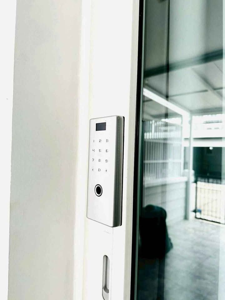 4 卧室 联排别墅 出租 在  - Image 3