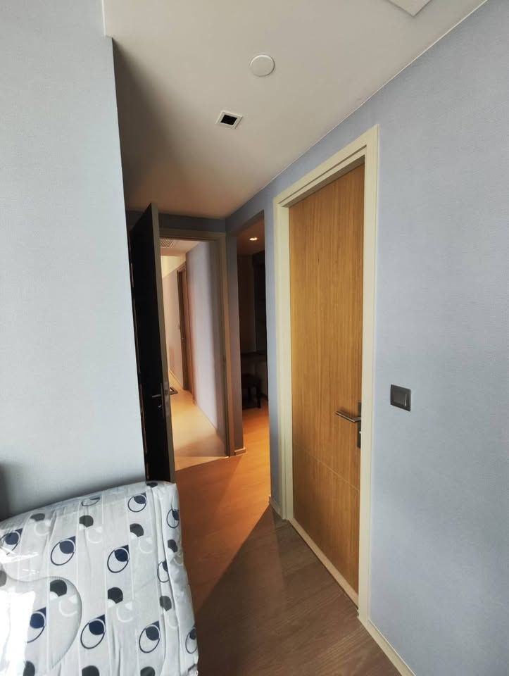 Ashton Silom - Image 10