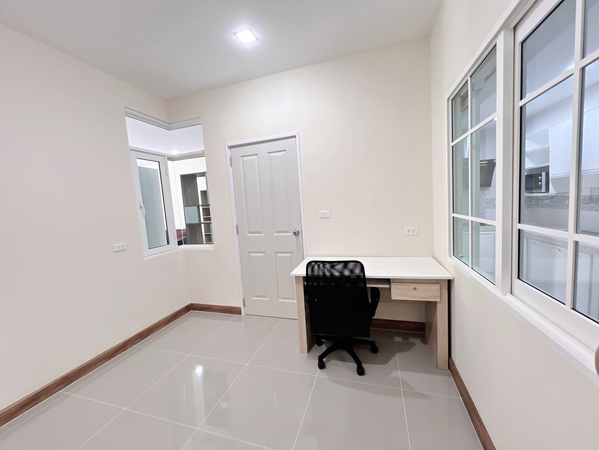 4 卧室 联排别墅 出租 在  - Image 8