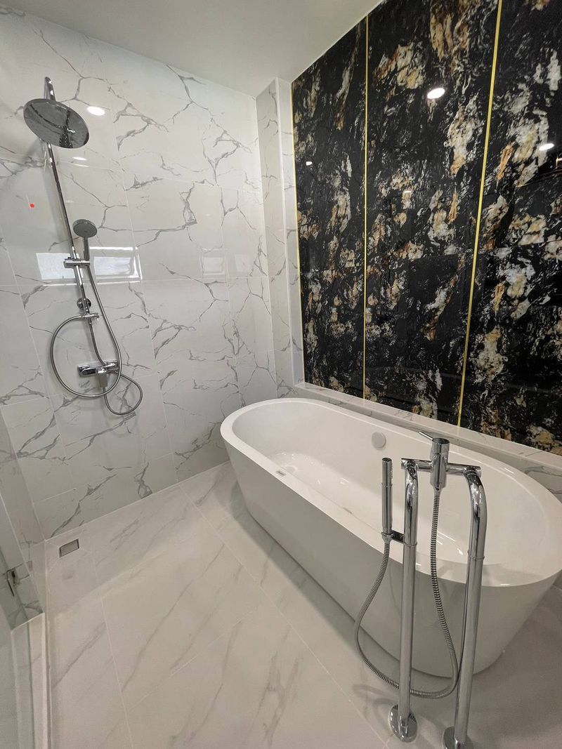 5 卧室 独立房屋 出售 在  - Image 13