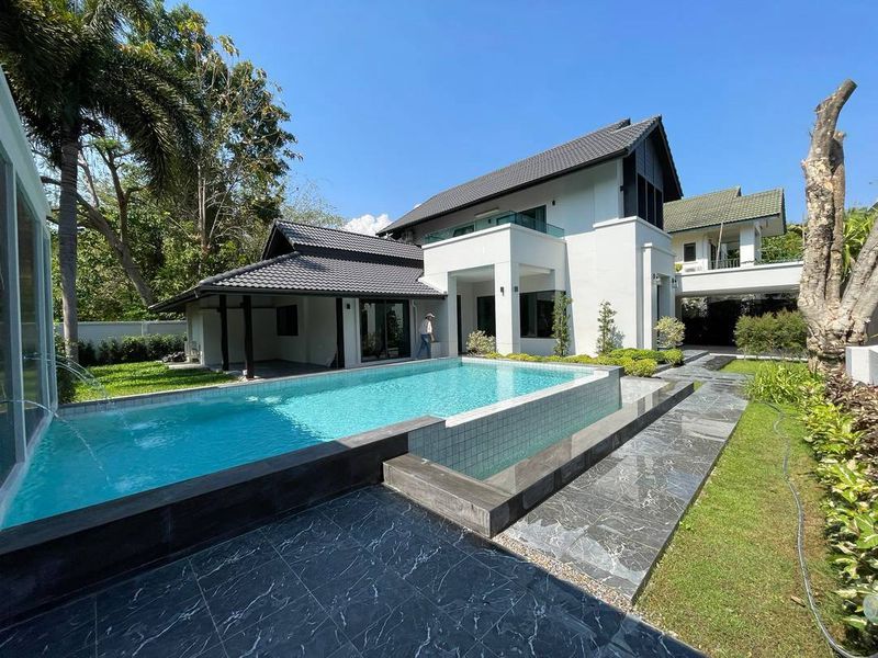 5 卧室 独立房屋 出售 在  - Image 2