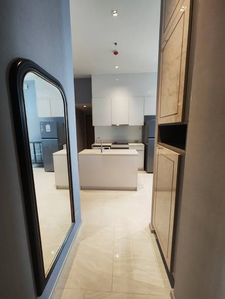 Ashton Silom - Image 18