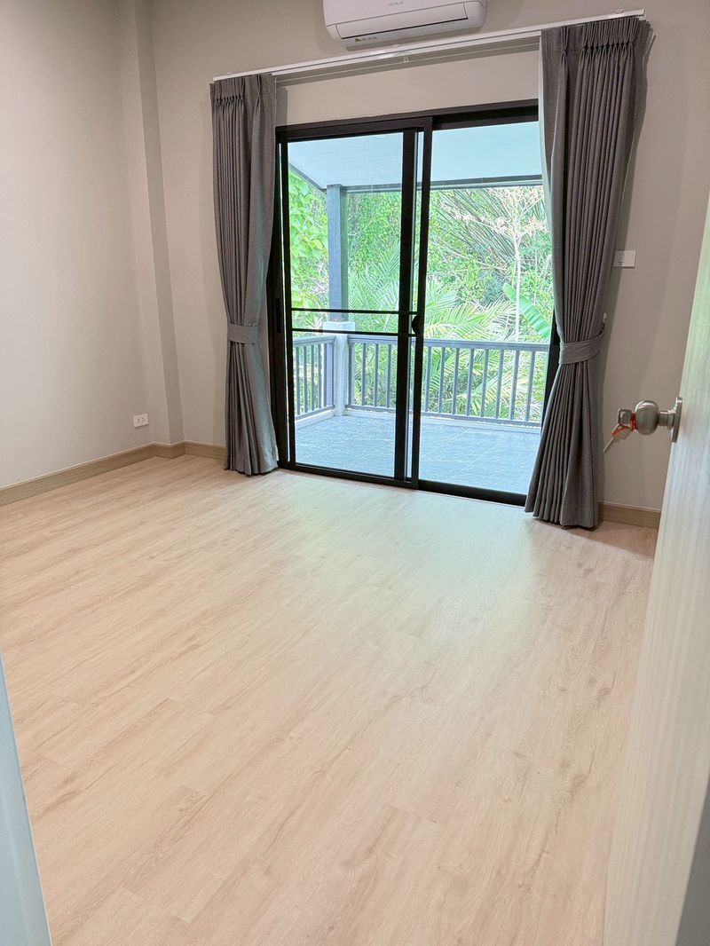 5 卧室 独立房屋 出售 在  - Image 16