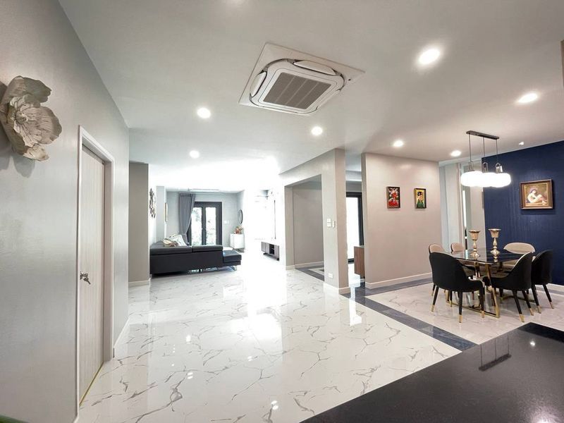 5 卧室 独立房屋 出售 在  - Image 9