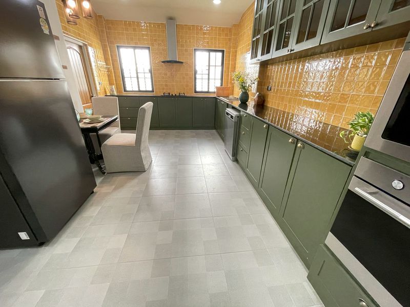 5 卧室 独立房屋 出售 在  - Image 8