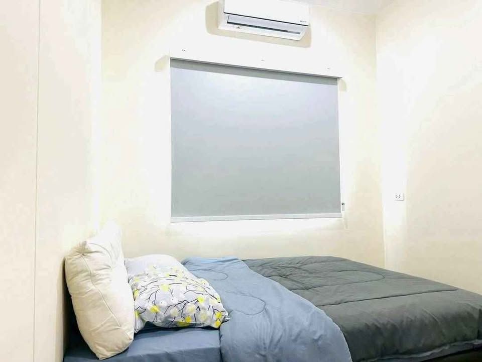 4 卧室 联排别墅 出租 在  - Image 8