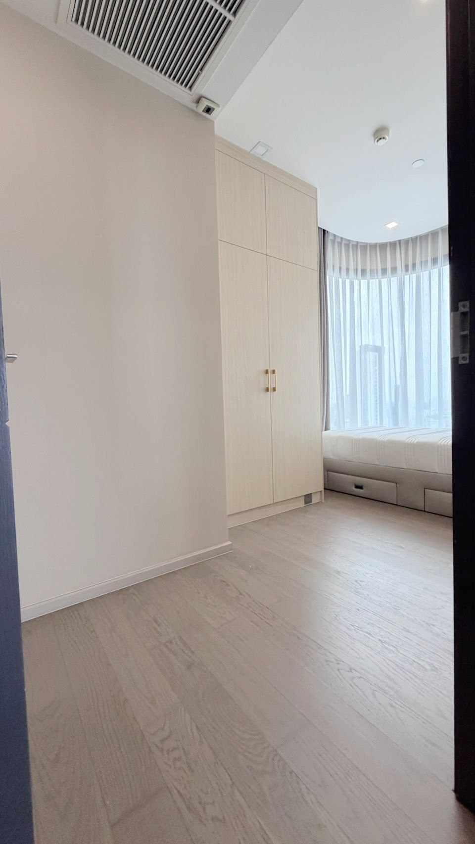 Ashton Asoke - Image 9