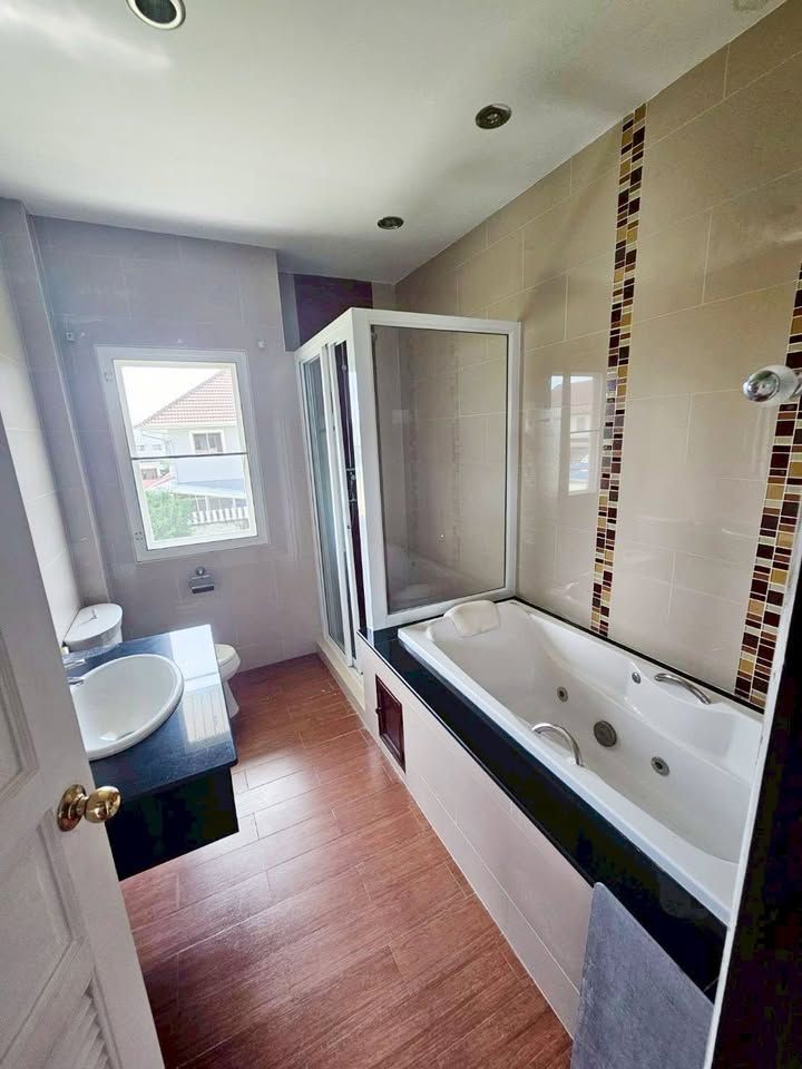 4 卧室 独立房屋 出租 在  - Image 13